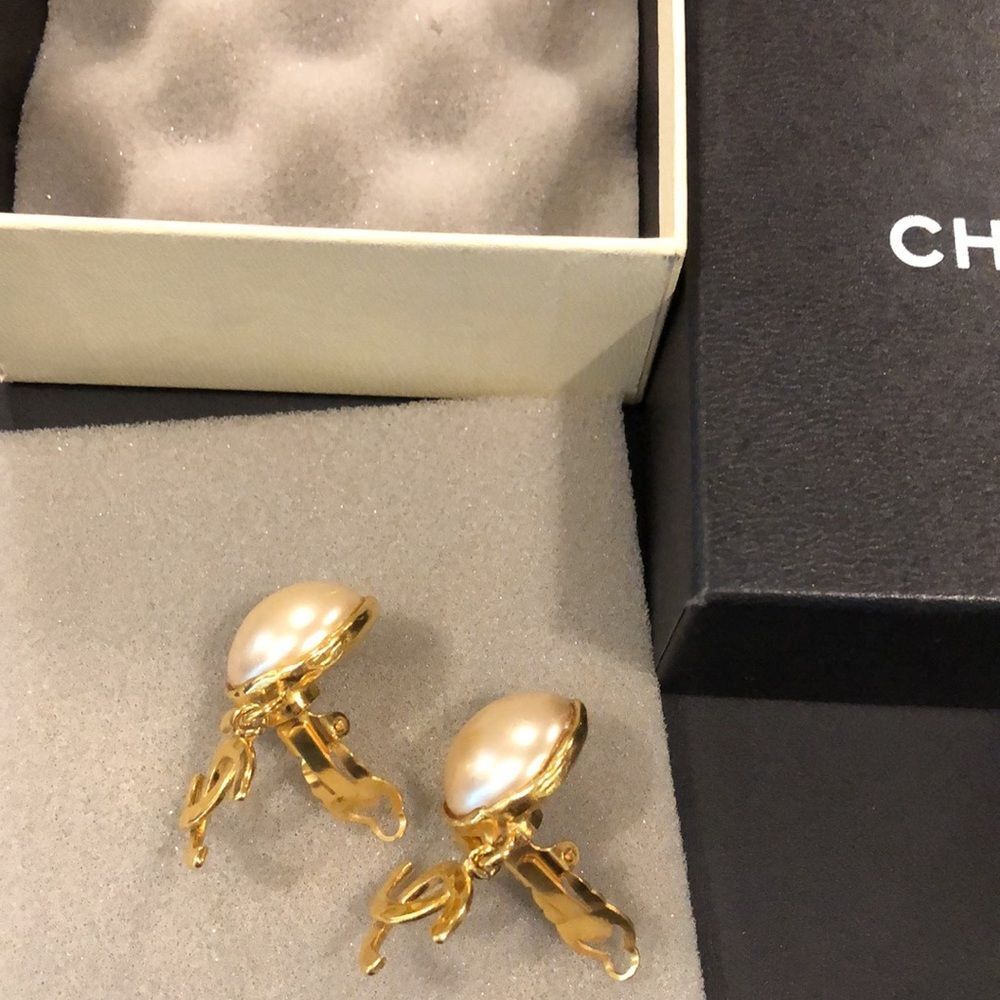 CHANEL COCO Mark Pearl Swing Earrings 95P Engraved w/ Box 24k Gold Plated - Picture 10 of 17